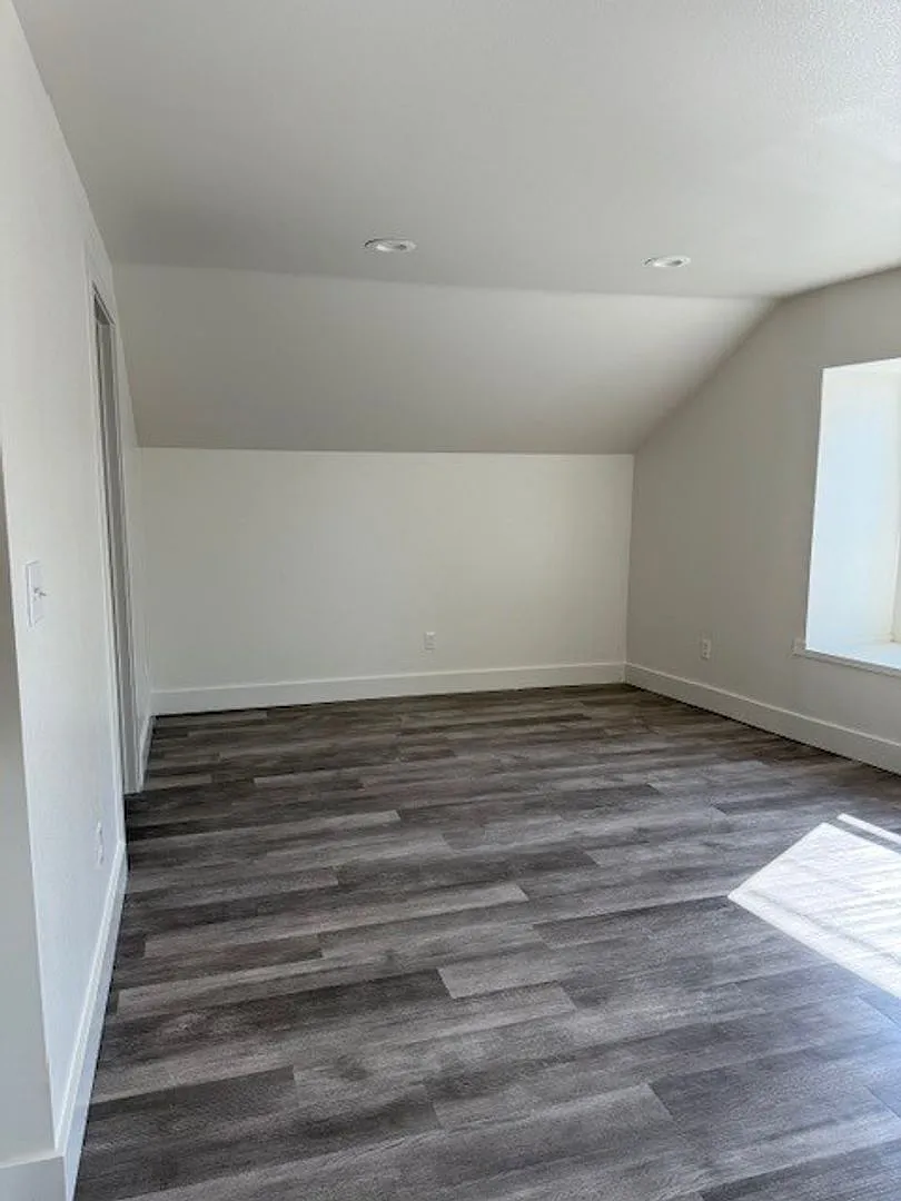 250-Edgewater 7-Plex — Photo 3