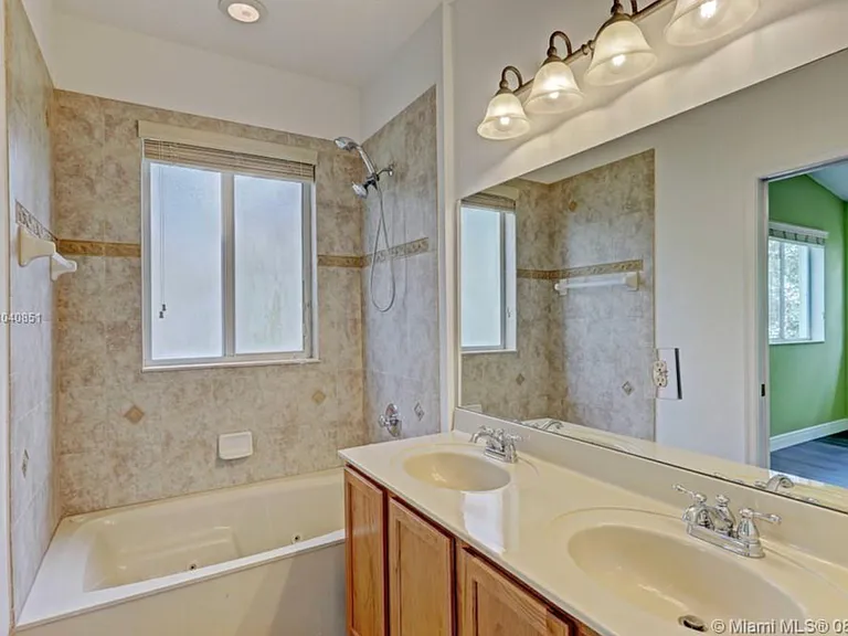 3211 Scarletta Dr — Photo 35