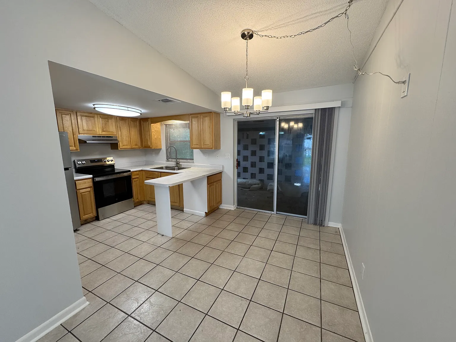 2 bed, 650 sqft, $1,200 — Photo 3