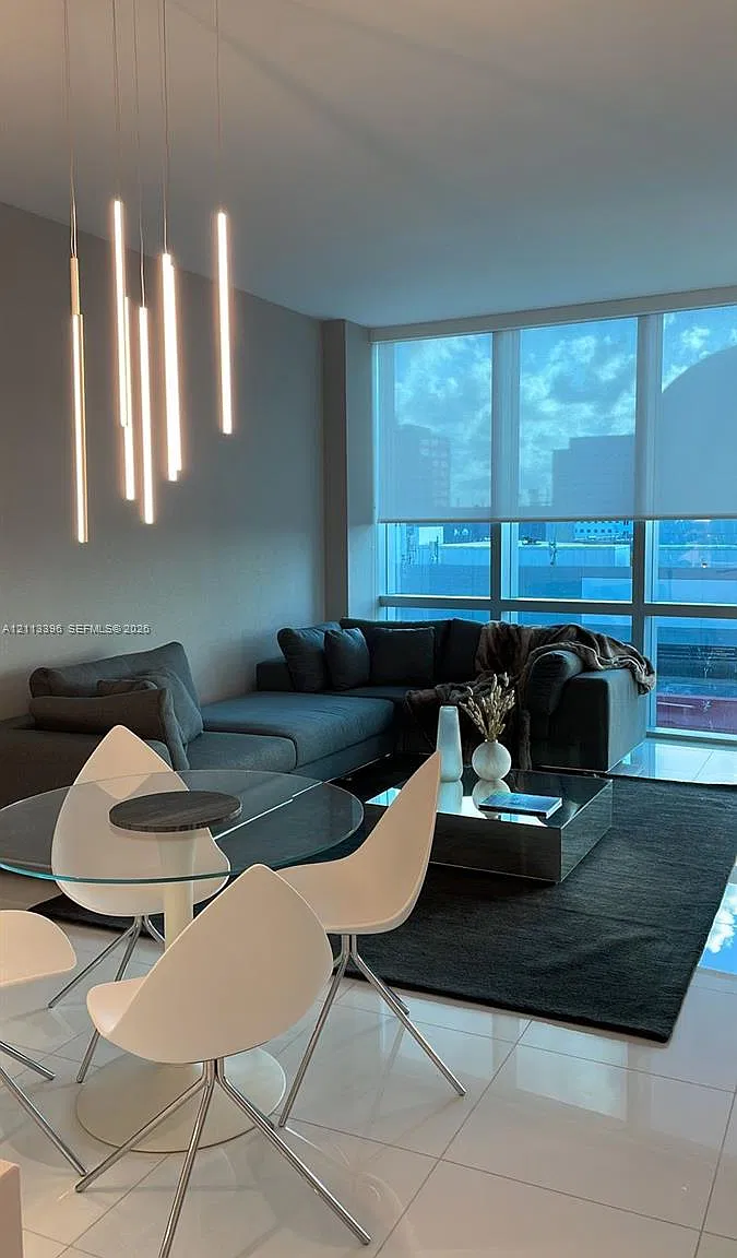 Paramount Miami Worldcent — Photo 1