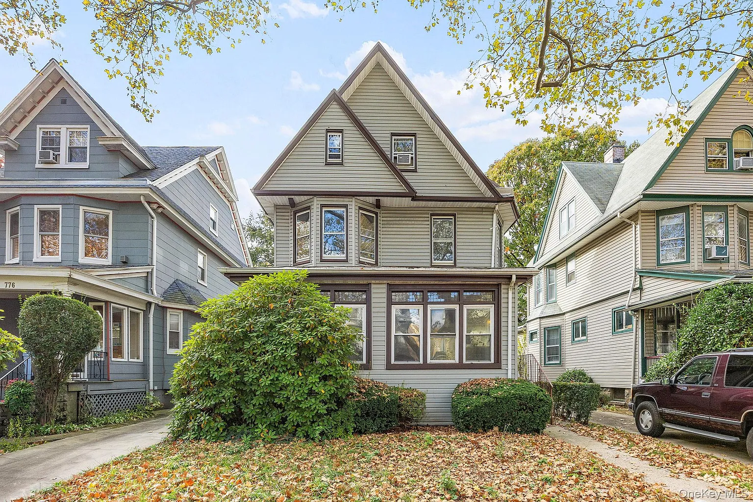 770 Argyle Road photo 1