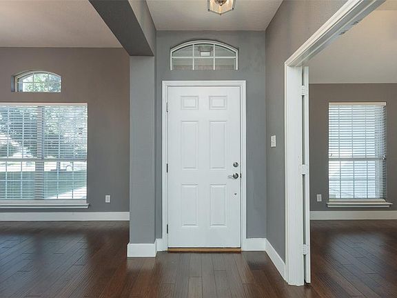 2nd image of 2724 Lake Country Dr