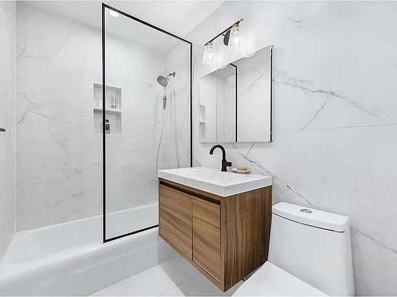5th image of 345 E 80th St APT 5D