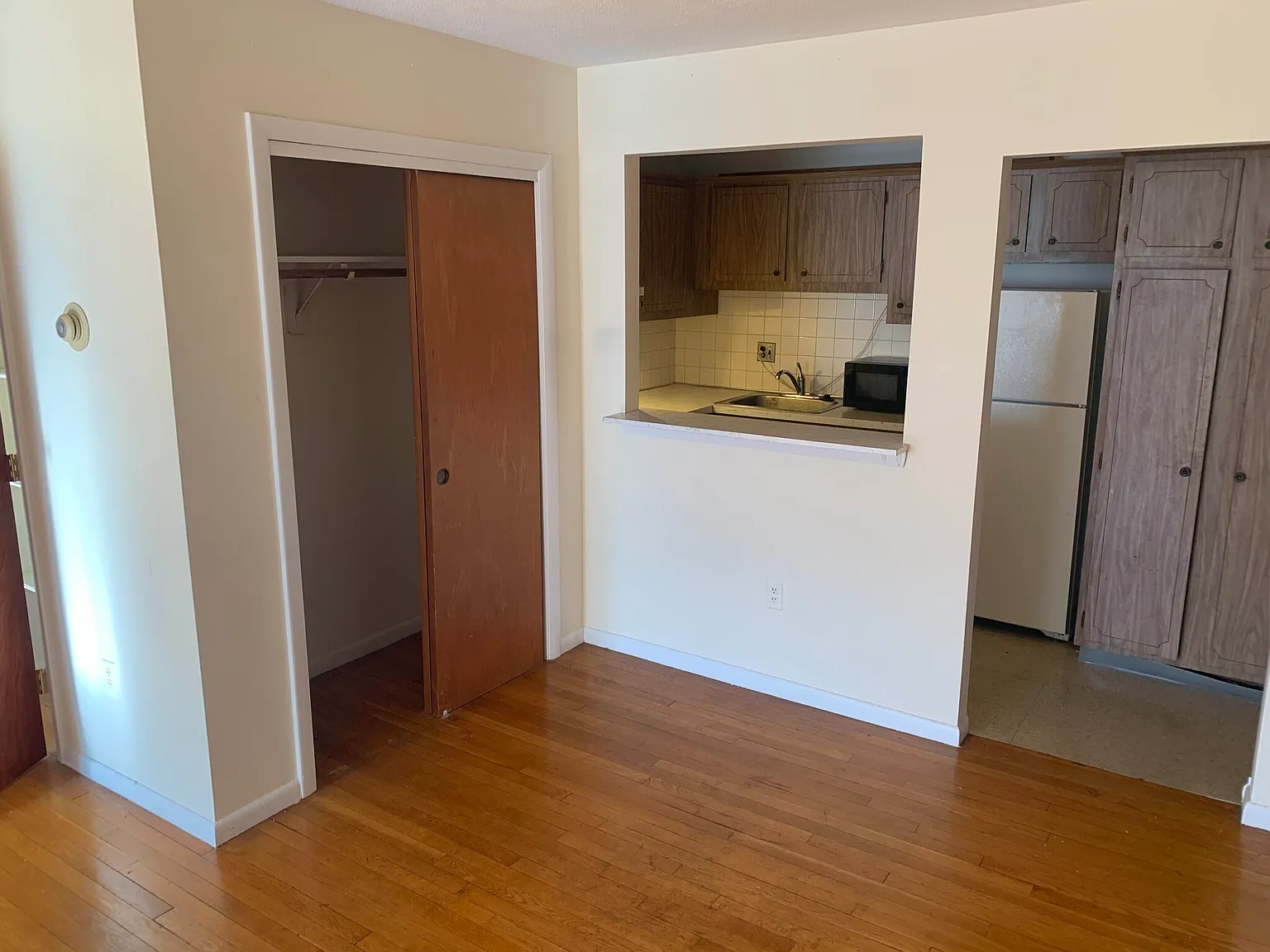 2 bed, 1.0 bath, 950 sqft, $2,600 — Photo 3