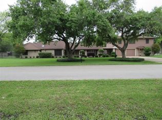 1945 Hillshire Dr, Deer Park, TX 77536