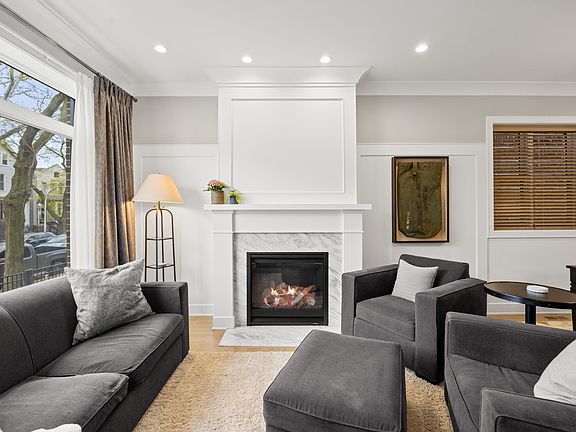 2nd image of 1731 W Melrose Ave #1