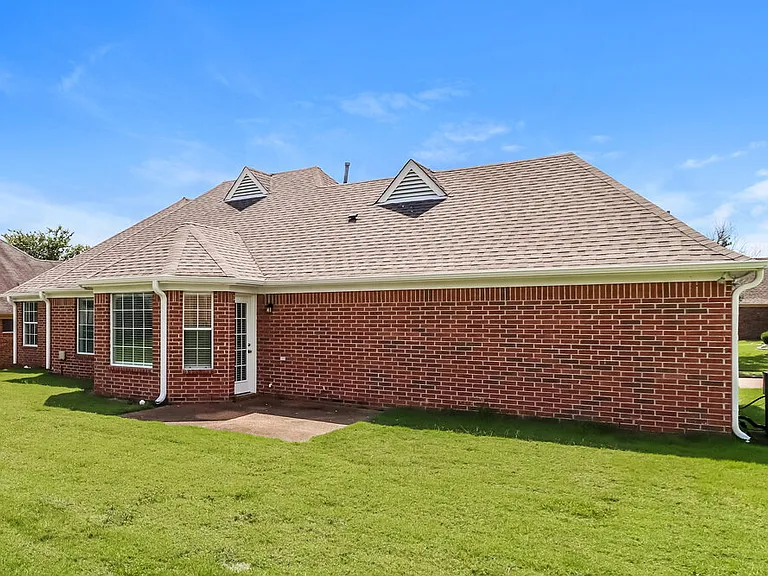 1052 Mossy Knoll Dr — Photo 16