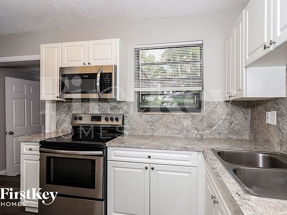 4th image of 2921 NW 157th Ter