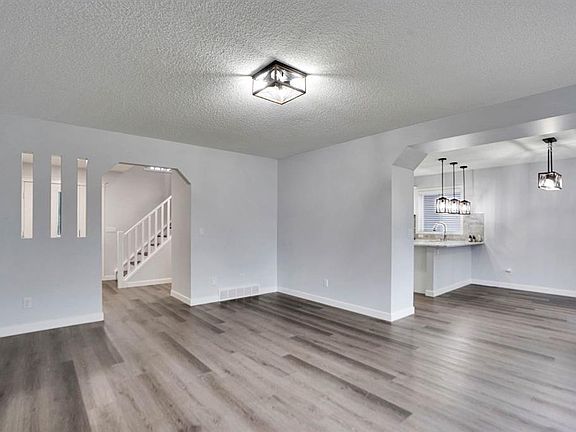 5th image of 41 NW Millview Park SW