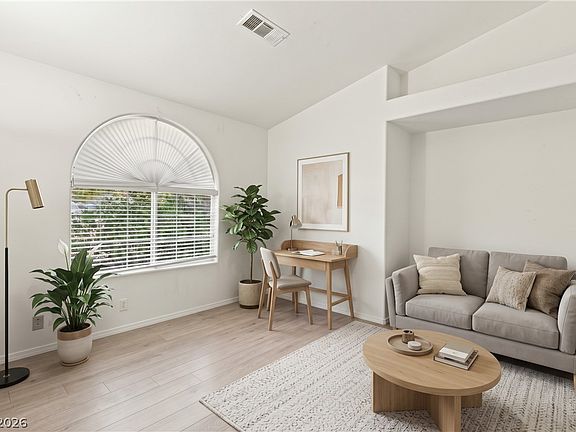 5th image of 1012 Weatherboard St