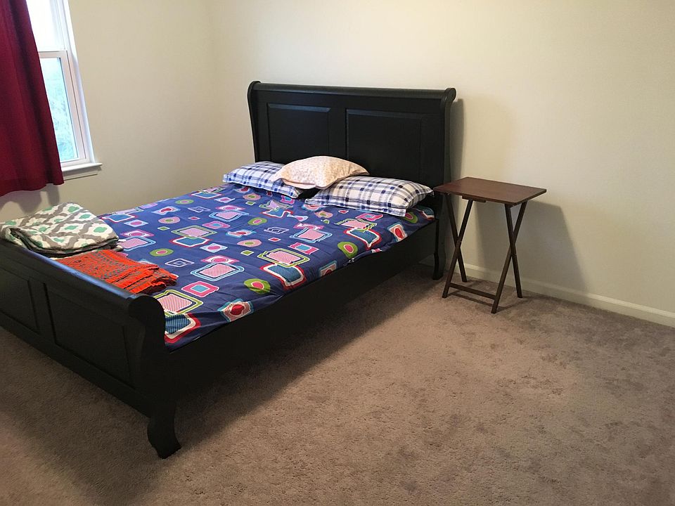 2nd bedroom with queen size bed