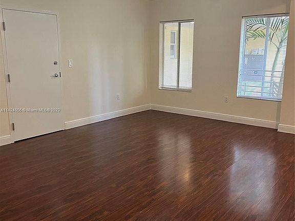 3rd image of 2931 Sheridan Ave #4