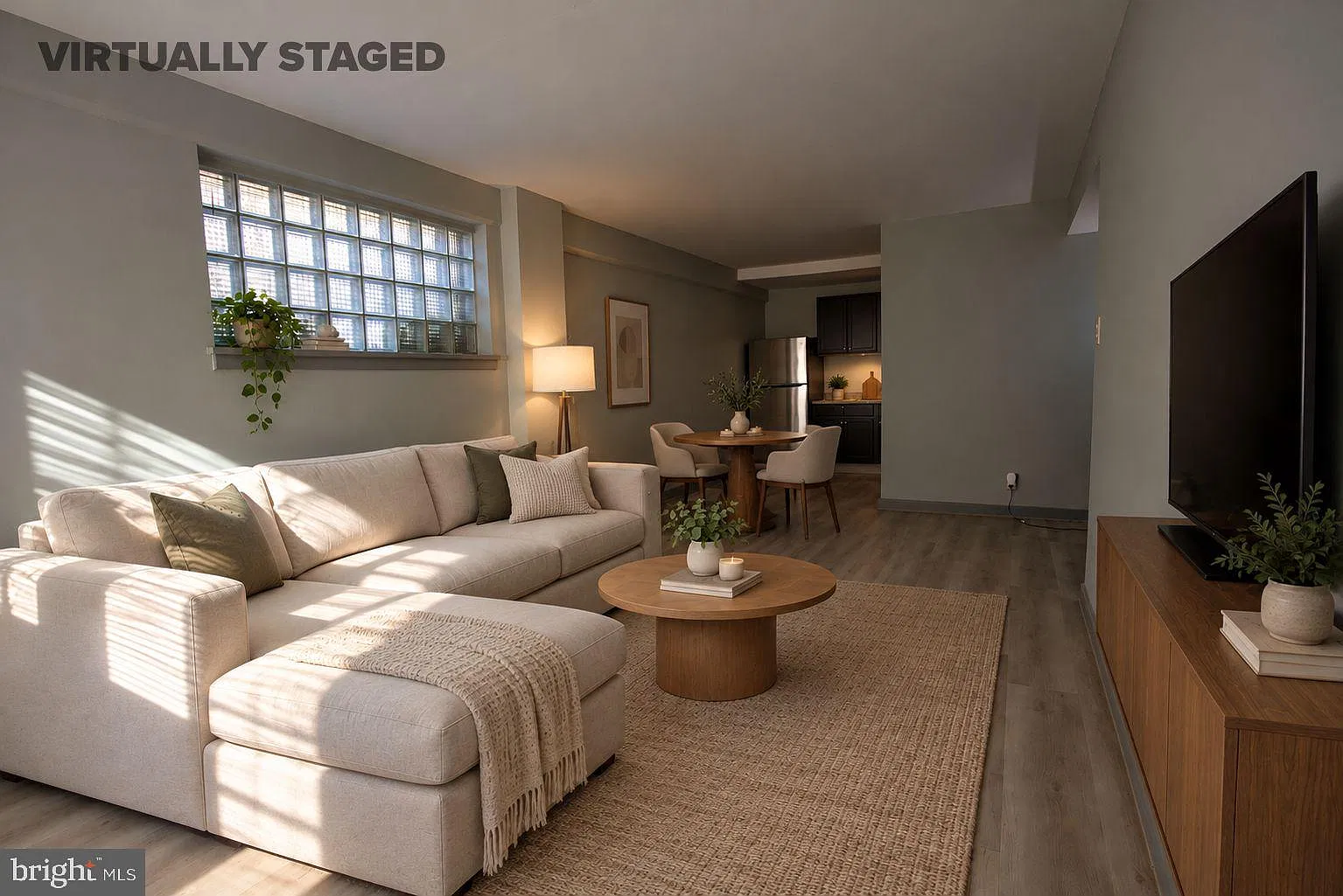 1 bed, 1.0 bath, 823 sqft, $1,200 — Photo 1
