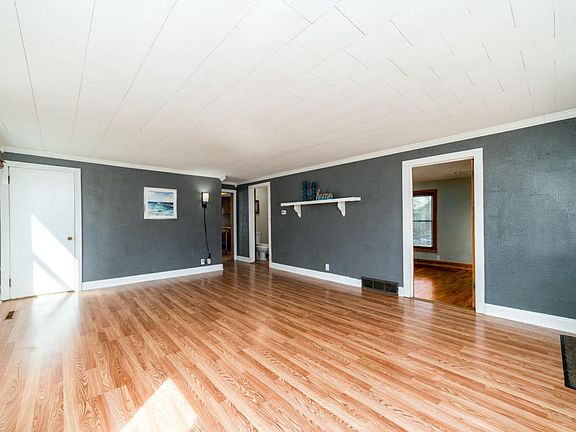 5th image of 141 Sheldon St