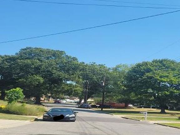 Exterior Neighborhood (street photo)