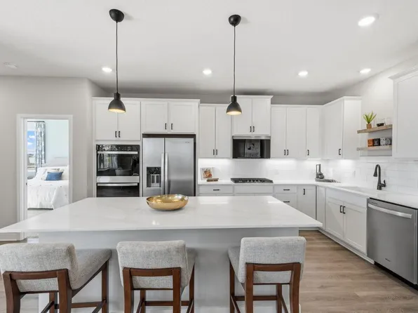1712 Oak Creek Pass, Chaska, MN 55318