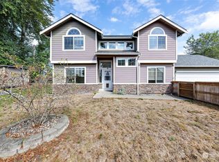 809 Woodford Ave N, Kent, WA