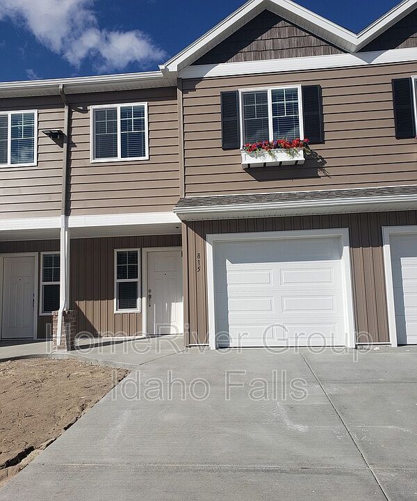 1st image of 815 Trails End