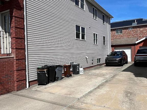 5th image of 645 Lamont Ave