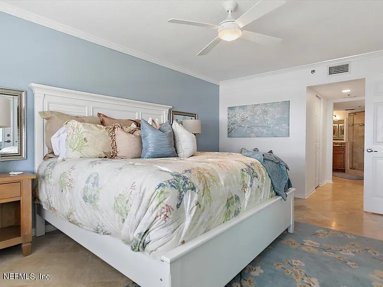 328 Village Dr #B — Photo 7