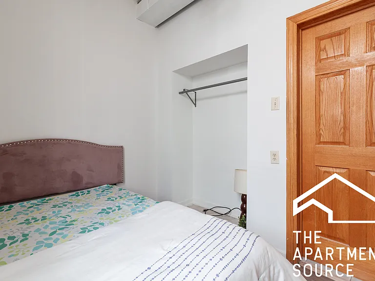1634 N Whipple St #2 — Photo 5