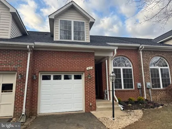 213 N View Cir, Warrenton, VA 20186