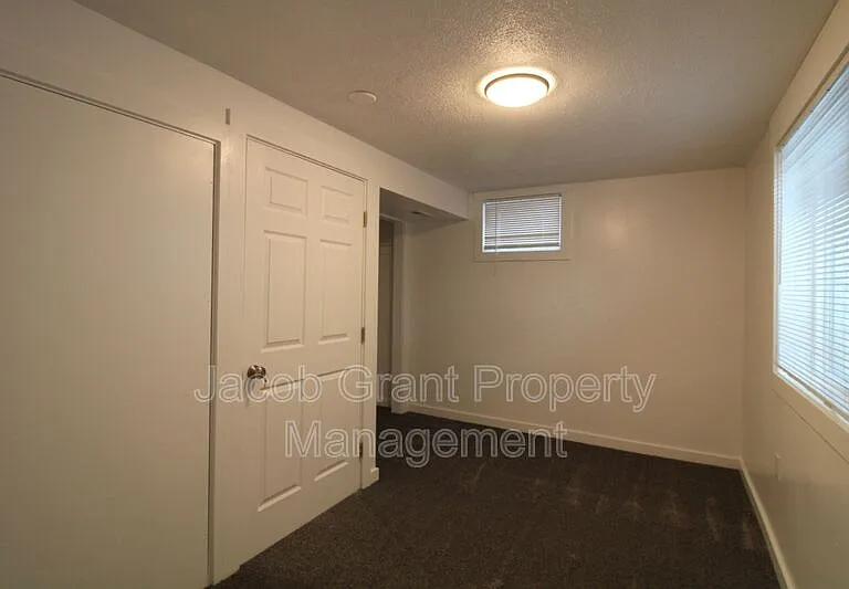 1703 Raymond Dr — Photo 12