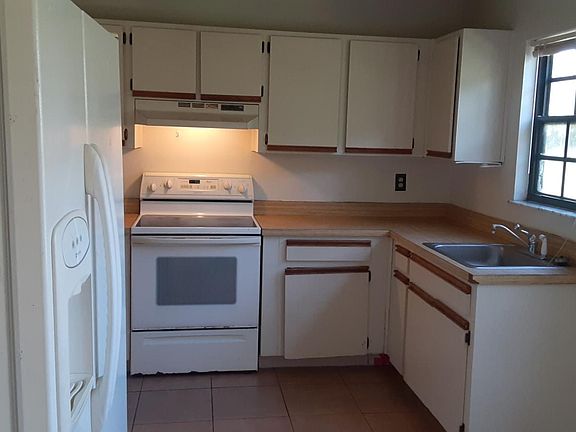 3rd image of 2461 SE Gillette Ave