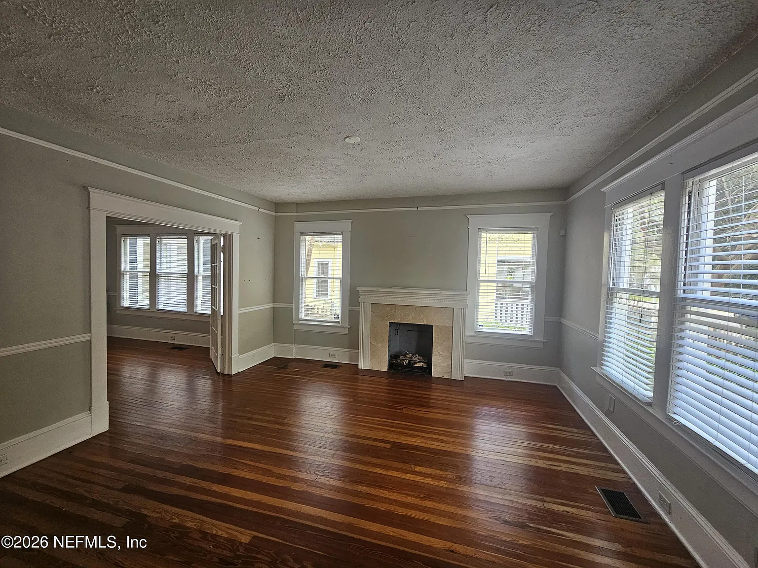 5 bed, 3.0 bath, 2304 sqft, $3,100 — Photo 4