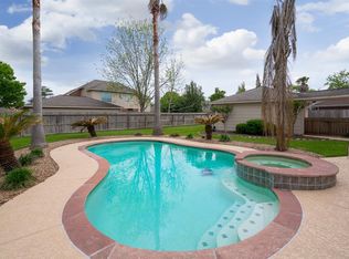 414 Melodywood Dr, Friendswood, TX 77546