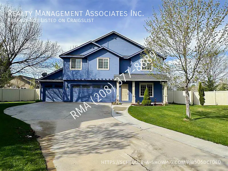 3027 N Betula Ave