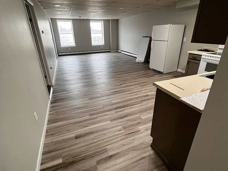 83 E Main St — Photo 8