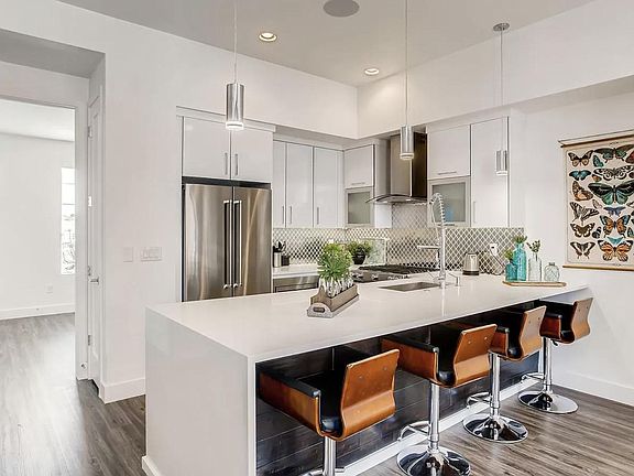 5th image of 3032 N Wilson Ct #7