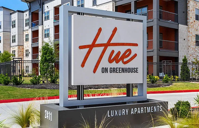Hue on Greenhouse — Photo 14