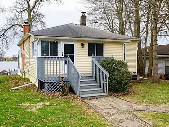 2nd image of 8055 W Long Lake Dr