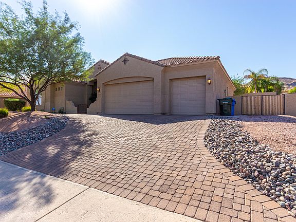 2nd image of 1627 E Paradise Ln