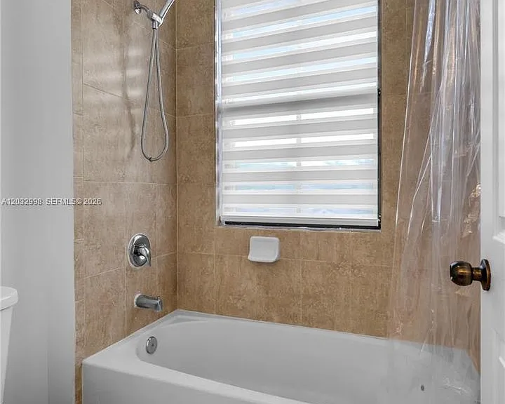 9925 NW 10th St — Photo 18