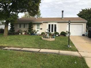 319 Field Ln, Streamwood, IL 60107