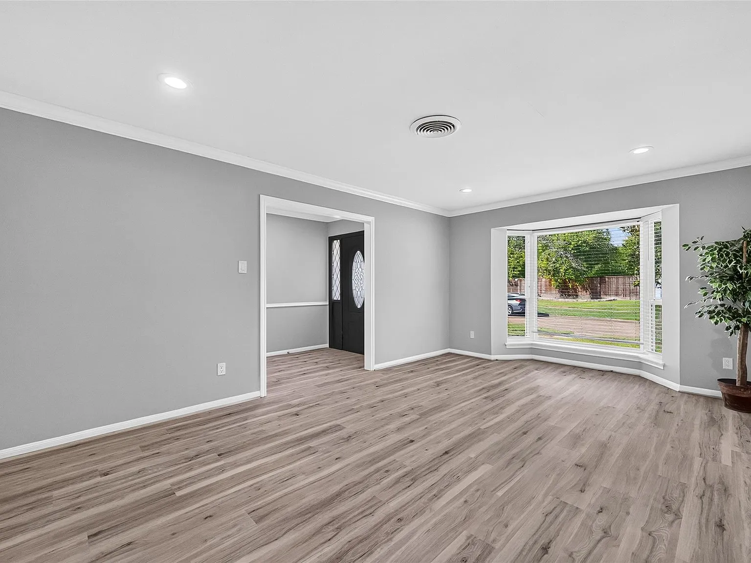 5 bed, 3.5 bath, 2728 sqft, $3,950 — Photo 4