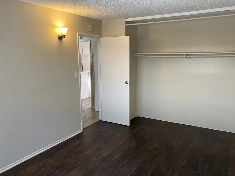 52nd Street Apartments — Photo 8