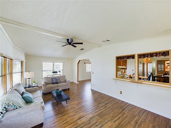 3rd image of 616 Oleander Cir