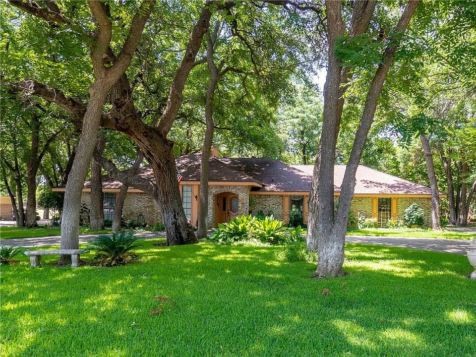 1st image of 5 Stonecreek Cir