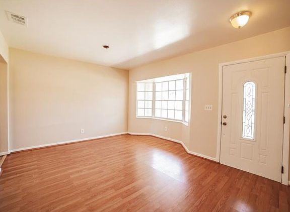 5th image of 8441 Boxwood Dr