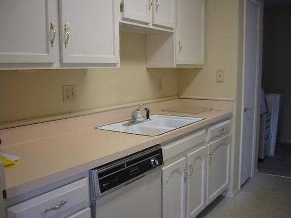 5th image of 4211 Greenway Dr