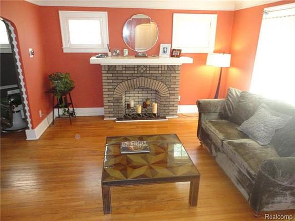 3rd image of 668 W Breckenridge St