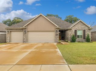 309 S Emerald Woods Run, Farmington, AR 72730