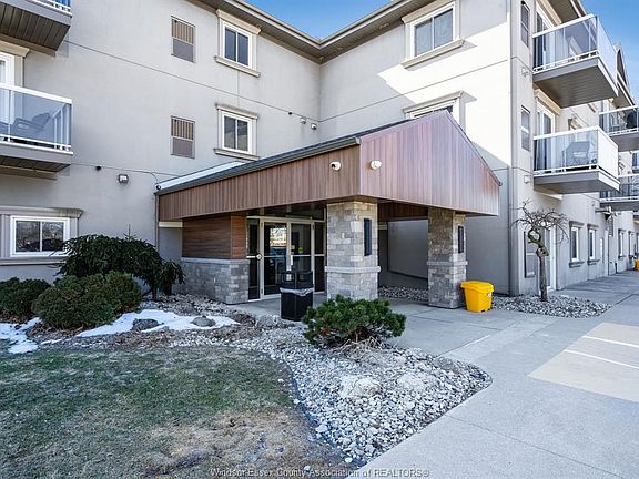 2nd image of 44 Robson Rd #316