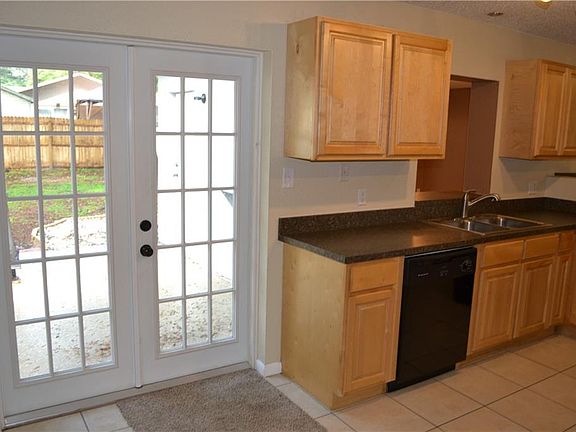5th image of 6708 Medlar Dr