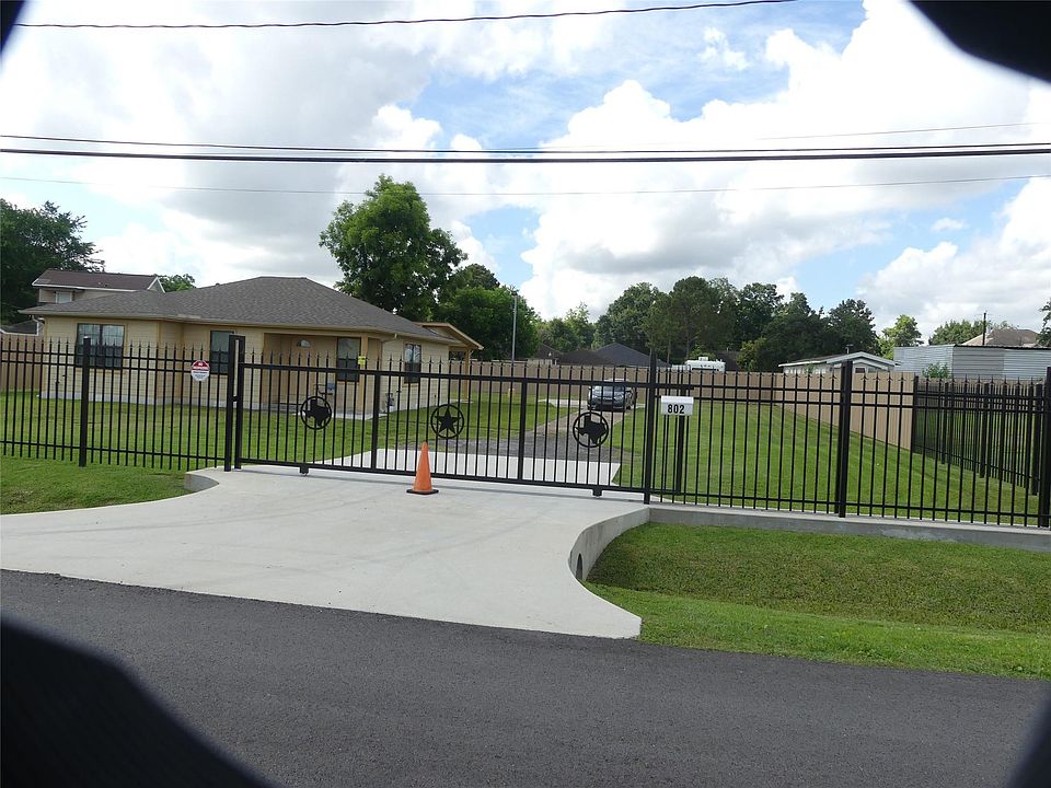 1st image of 802 Candler Dr