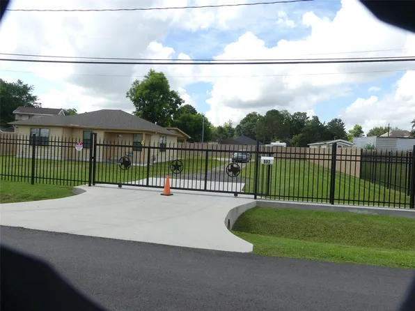 802 Candler Dr, Houston, TX 77037